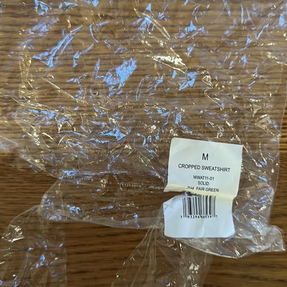 WeWoreWhat Active cropped crew neck in Fair Green NWT - Picture 5 of 5